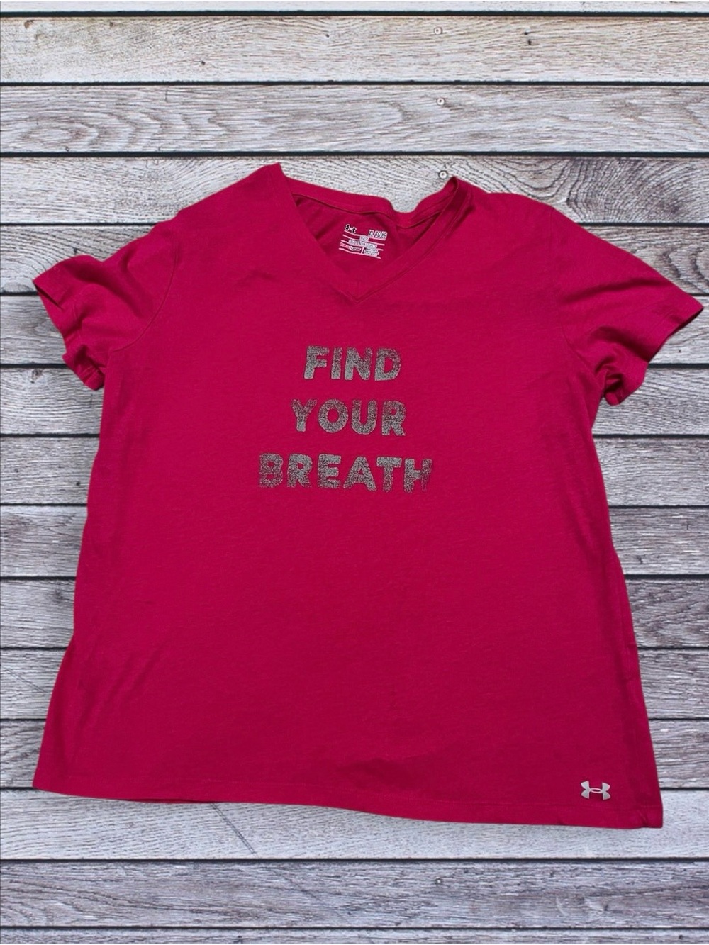 Under Armour Women's 'Find Your Breath' V-Neck Tee - bright Pink xl